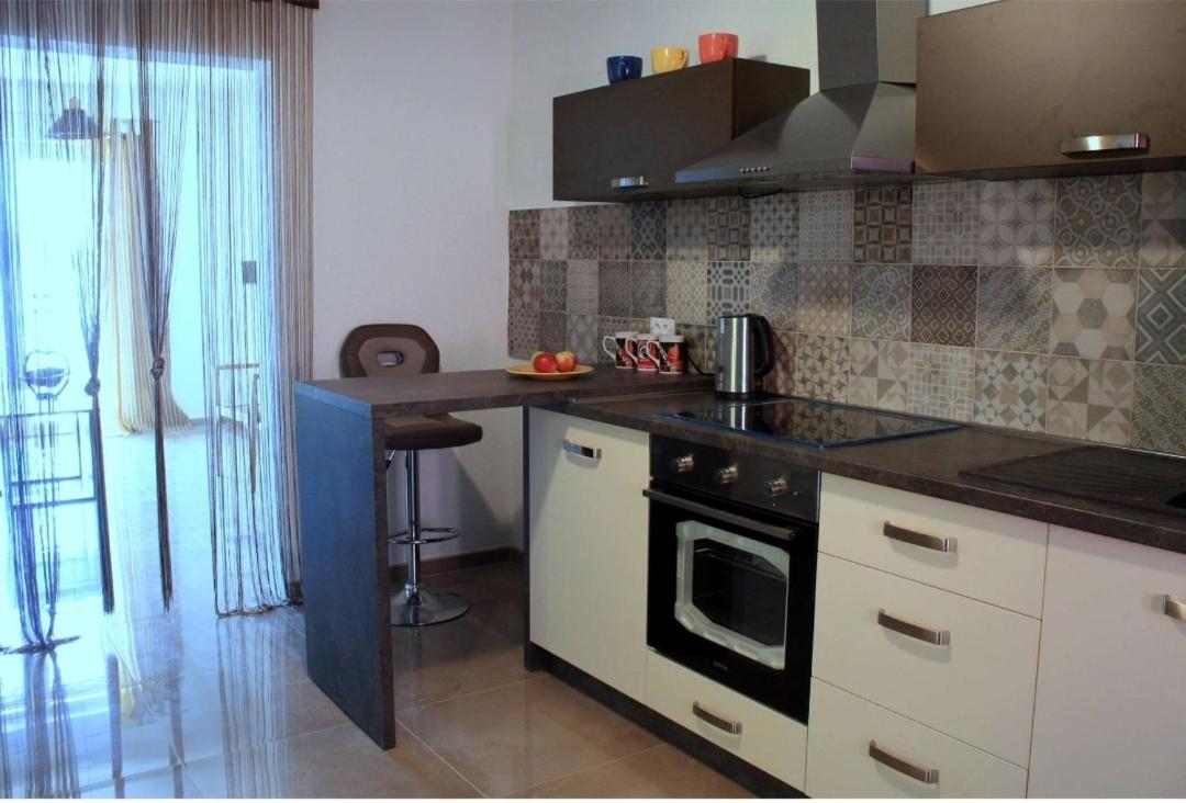 Odessa Mama Apartment Bijela Exterior photo